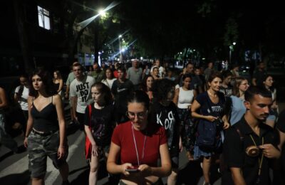 Srednjoškolci u Nišu protestovali zbog predloženih izmena Zakona o obrazovanju | Srpska dijaspora