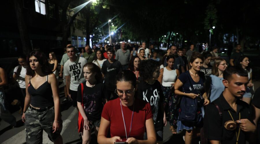 Srednjoškolci u Nišu protestovali zbog predloženih izmena Zakona o obrazovanju | Srpska dijaspora