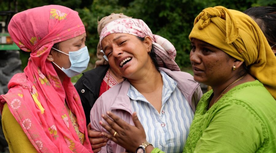 Stravičan danak poplava u Nepalu: Raste broj žrtava, više od 900 mrtvih, na hiljade nestalih