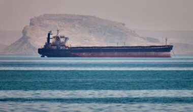 Tanker u Ormuskom moreuzu pogođen nepoznatim projektilom