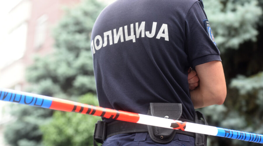 Tela majke i sina pronađena u stanu, istraga u toku