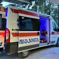 Teška saobraćajna nesreća u Beogradu: Mladić (21) teško povređen, automobil posle sudara udario u banderu