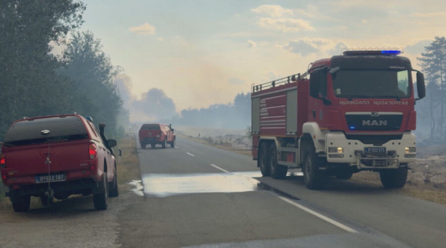 U Deliblatskoj peščari aktivna dva žarišta, vatra se gasi sa zemlje i iz vazduha