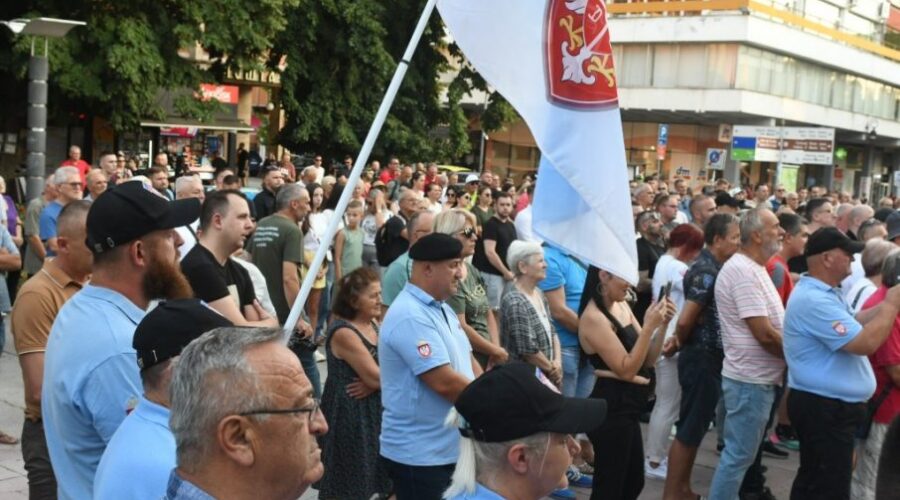 U Kraljevu održan protest protiv koncerta Dina Merlina