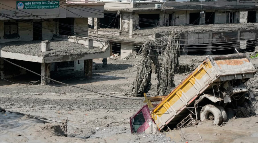 U bujičnim poplavama na granici Nepala i Tibeta najmanje 157 poginulih, talas vode i blata nosio zgrade, mostove i puteve | Srpska dijaspora
