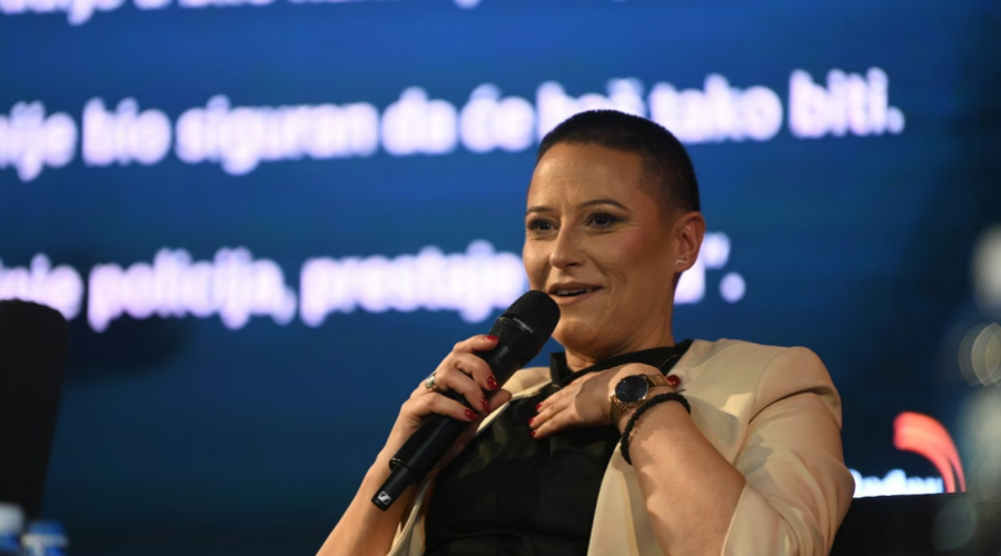 UMESTO DA KAZNE POLICAJCE BATINAŠE: MUP Valjeva oduzeo čin suprugu policajke Katarine Petrović zbog storija na Fejsbuku!