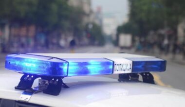 UŽASNO NASILJE NA VOŽDOVCU: Pretukao suprugu pa joj potom zapalio automobil!