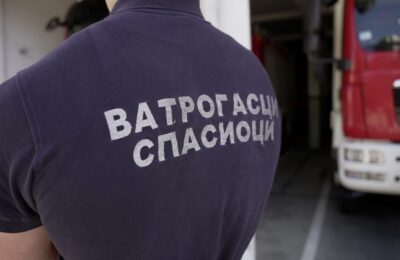 Ugašen požar u Vranju! Evakuisano 14 osoba, u akciji gašenja učestvovalo 152 vatrogasaca-spasilaca