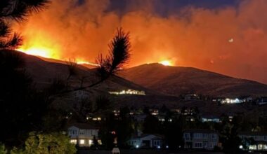 VELIKI POŽAR U NEVADI: Gori preko 40 kvadratnih kilometara, vatra sve bliža stambenim oblastima!