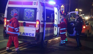 VOZILI BEZ DOZVOLE I KACIGE: Dečake na neregistrovanom motociklu udario auto, jedan zadobio prelom lobanje!