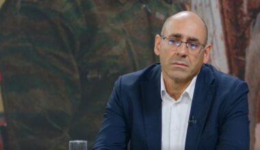 (Video) “Ne mogu da shvatim one koji se raduju smrti Ratka Mladića” Đukanović kroz suze na Blic TV: “Izručili su ga kao kilo mesa”