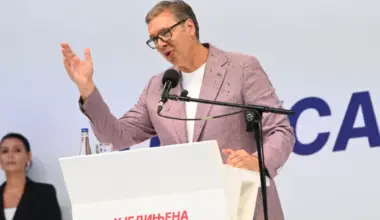 Vučić: Hemijskom olovkom da ih pobedimo