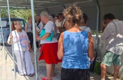 „NE ZNAMO GDE ĆEMO PROVESTI NOĆ“: Agonija srpskih turista u Grčkoj, ostali na ulici jer agencija nije uplatila smeštaj!