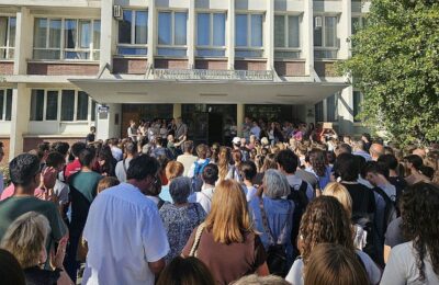 “Ne damo naše profesore”: Učenici Jovine gimnazije pozivaju na protest ispred Mašinske – danas u 13.30