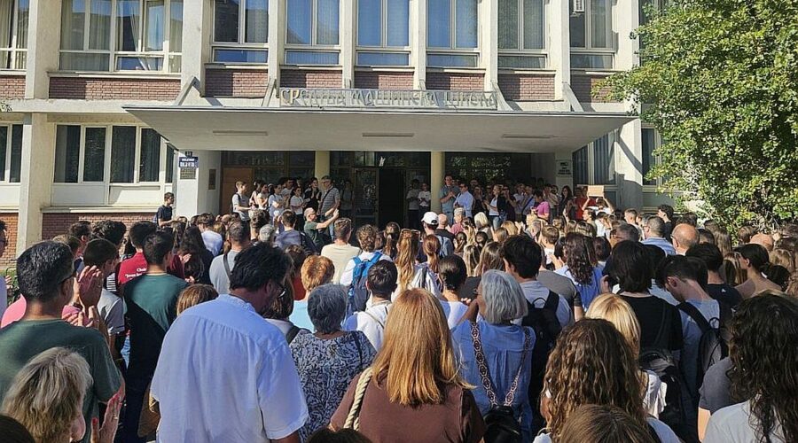 “Ne damo naše profesore”: Učenici Jovine gimnazije pozivaju na protest ispred Mašinske – danas u 13.30