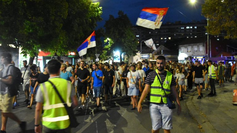„Obrazovni sistem mora da bude u službi javnog interesa“: Održan protest srednjoškolaca u Nišu