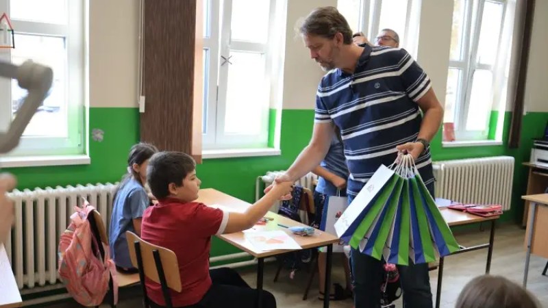 Nikola Dašić posetio školu u Čumiću: U prvi razred u Kragujevcu krenulo 1.750 đaka