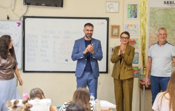 Gradonačelnik Novog Sada posetio prvake u OŠ “Desanka Maksimović” u Futogu
