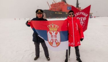PONOSNO RAZVIO SRPSKU TROBOJKU: Viktor je prvi učenik iz Srbije koji je kročio na Severni pol!