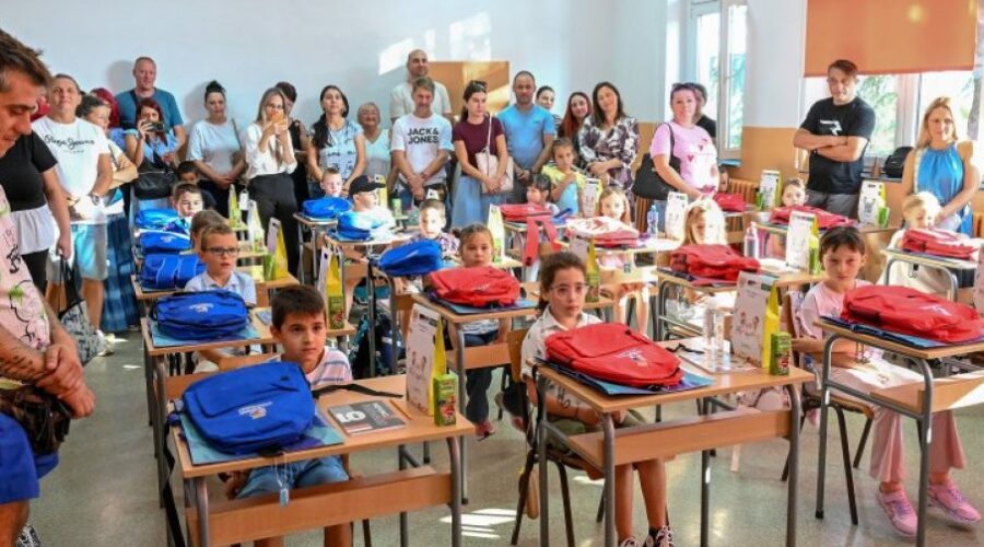 U klupe selo 530.000 osnovaca i 240.000 srednjoškolaca (FOTO)