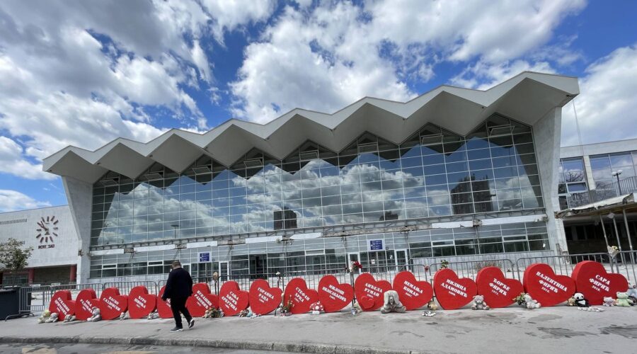 Počela komemorativna šetnja u Novom Sadu povodom pada nadstrešnice