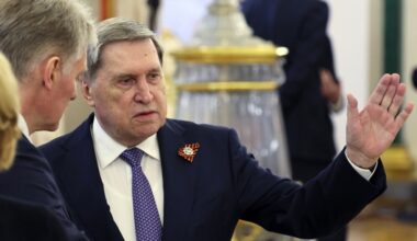 Ušakov: Postoji mogućnost trilateralnog sastanka Putina, Trampa i Sija