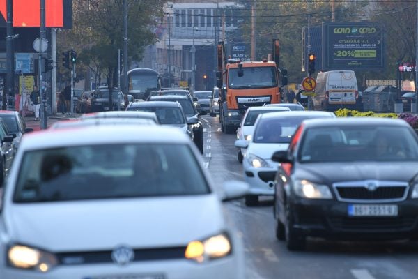 Početak školske godine doneo gužve u saobraćaju, AMSS apeluje na vozače