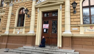 Omiljeni nastavnici iz Jovine gimnazije masovno dobijaju otkaze: Đaci traže ostavku direktora, a Ministarstvo ćuti