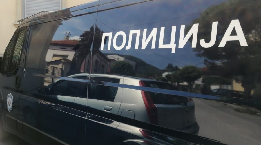 Kraljevčanin (52) uhapšen zbog izazivanja požara: Išao po gradu i palio kontejnere, vatra se širila na okolne automobile