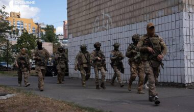 Oružani sukob ukrajinskih službi u Kijevu: Povređena trojica pripadnika GUR-a (video)