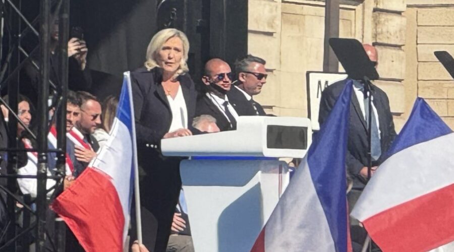 Marin Le Pen najavljuje referendum