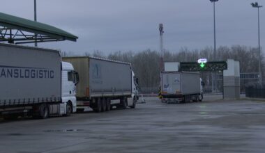 Teretna vozila čekaju četiri sata za izlaz na Batrovcima, na Sremskoj Rači dva sata
