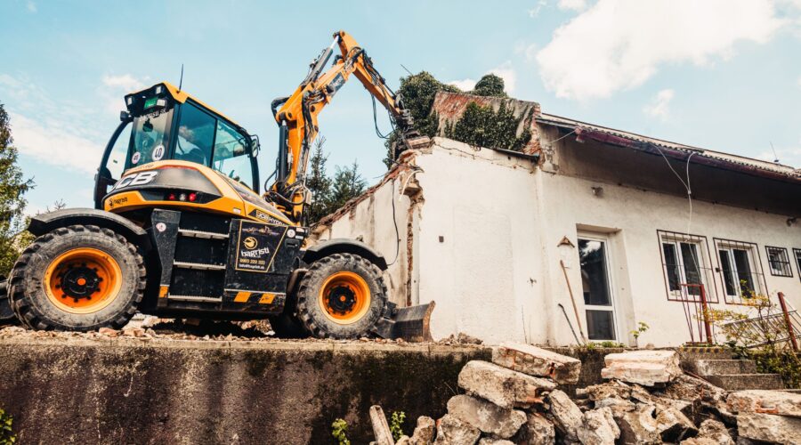 Kancelarija: Priština nastavila protivpravno rušenje imovine Srba na jezeru Gazivode