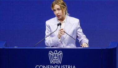 Meloni u Bariju slavi rekord vlade, opozicija najavila kontramiting