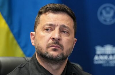 Zelenski se vrpolji kao zmija u tiganju kako bi sprečio izbore