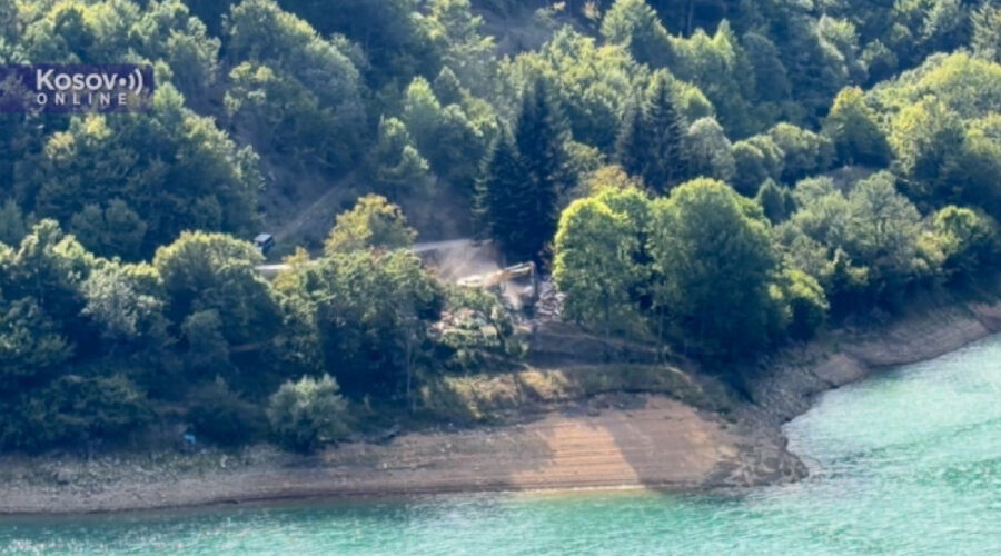 (Foto) Rušenje na Gazivodama i dalje traje, srušena porodična kuća