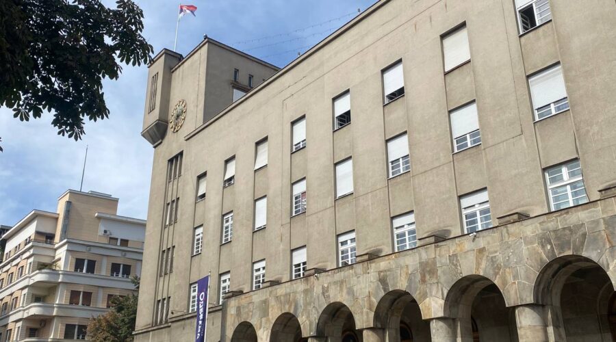 Kada se retorika preobrazi u politiku: Uloga države u sahrani Ratka Mladića