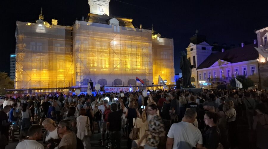 „Mafija je kapitulirala“: Održan skup zborova na Trgu slobode u Novom Sadu (FOTO, VIDEO)