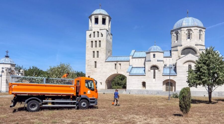 “Novosti” kod Crkve svetog Luke na Vidikovcu, u kojoj će biti izloženo telo Ratka Mladića