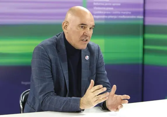 Bošković (SRCE): Vučić pre izbora mora da ukloni „ćacilend“, to leglo kriminala i generator zla ne sme više da uzurpira javni prostor