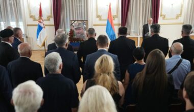 Održana komemoracija Ratku Mladiću u Domu vojske Srbije: Napolju ostale stotine ljudi