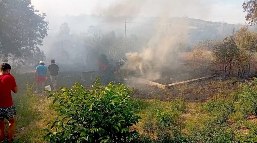 Požar na dve lokacije- između Azanje i Selevca i u nehigijenskom naselju