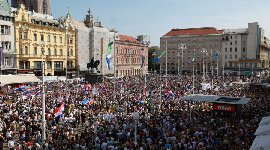 (Foto) U Zagrebu završen protest protiv skladištenja otpada u Lici: Upućeni konkretni zahtevi vladi
