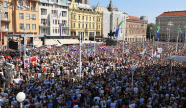 Hiljade ljudi u Zagrebu na protestnom skupu protiv odlaganja otpada u Gospiću FOTO