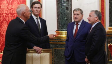“Istaknuti stvarni uspesi ruske vojske u napredovanju”! Ušakov: Putin i izaslanici SAD razgovarali o mogućim rešenjima za okončanje rata u Ukrajini