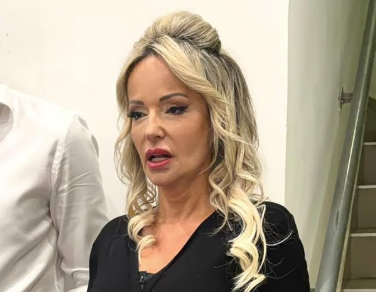 “Čekam da mi se dane (70) javi” Nova učesnica Elite je majka poznate influenserke! Evo šta kaže o ćerkinim tvrdnjama o lošem detinjstvu