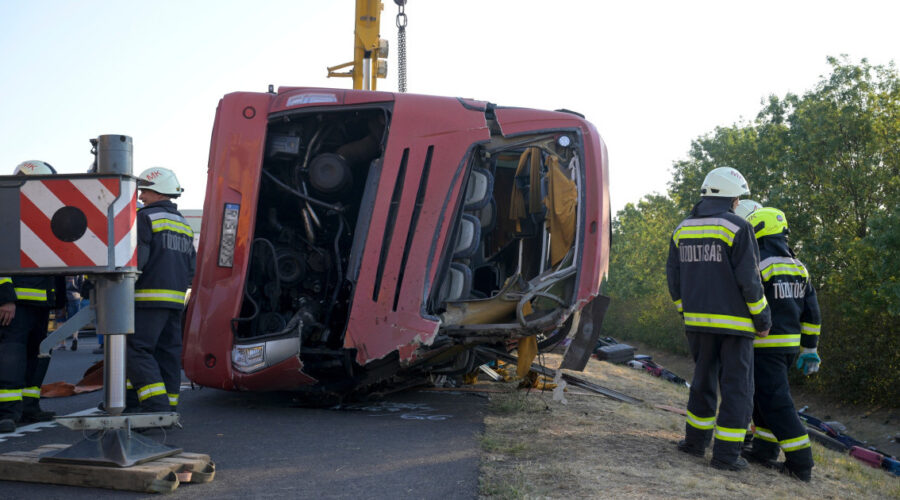 Na Zelenortskim ostrvima autobus pun đaka pao sa visine, najmanje 25 osoba poginulo