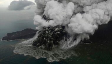 Više od 300 letova otkazano, 150.000 ljudi zarobljeno na aerodromu, škole zatvorene (FOTO)