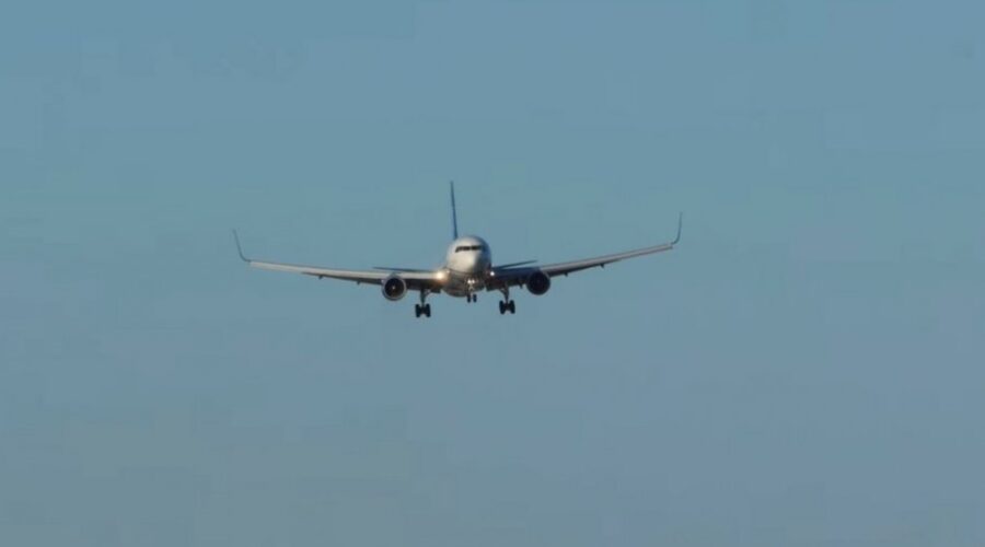 Boing 767 izleteo sa piste u Majamiju pa se zapalio