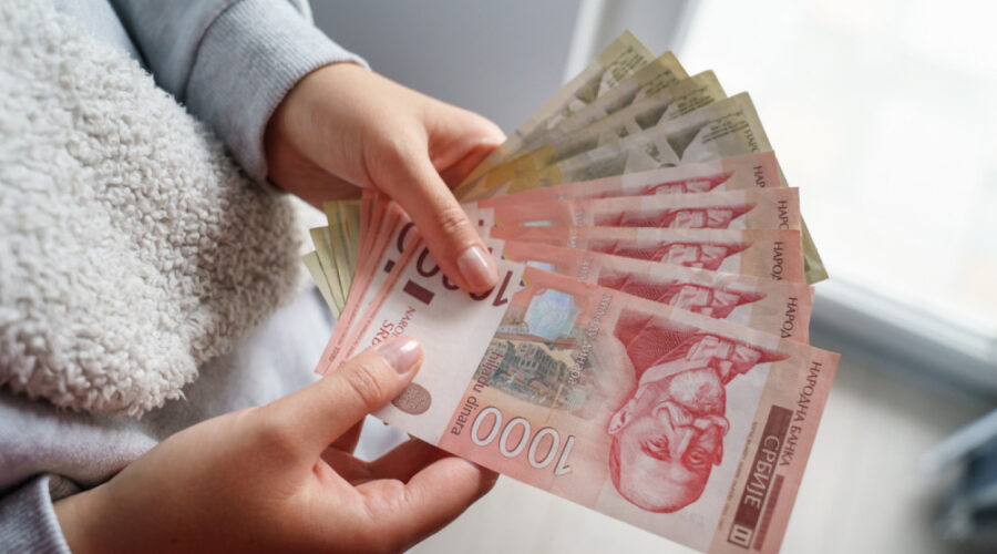 U ponoć počela prijava građana za naknadu od 6.000 dinara: Evo šta vam treba